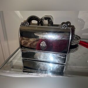 KURT GEIGER LONDON
Shoreditch Patent Leather Crossbody